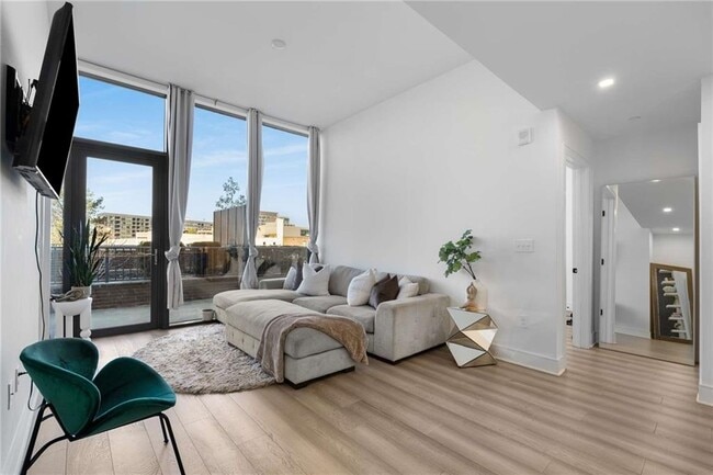 Photo - 788 West Marietta St NW Unidad 116