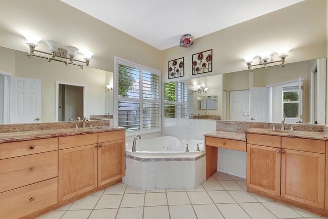 Photo - 6172 Oak Bluff Way