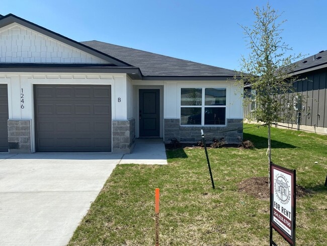 Building Photo - 1246 Concord Dr Unit 1246 Concord Drive  B