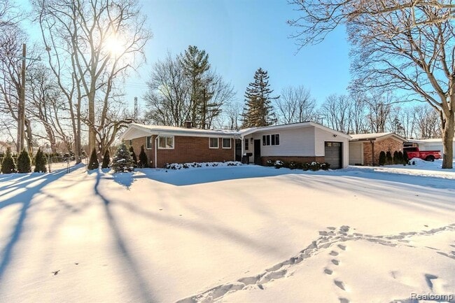 Building Photo - 811 Norwich Dr