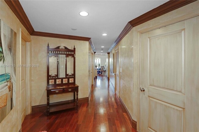 Building Photo - 10 Aragon Ave Unit 1216