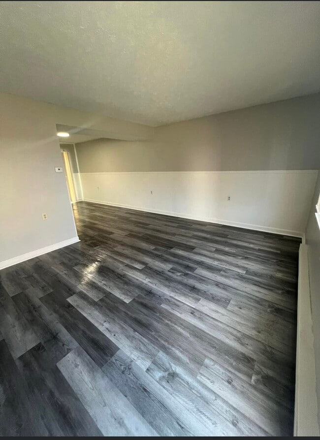 3 Bed Townhouse 1.5 Bath
