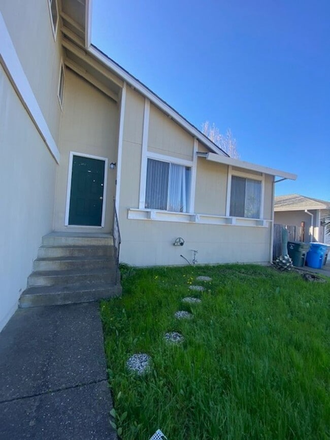 Photo - Spacious 3 Bed/2 Bath Duplex~ PG&E & Water...