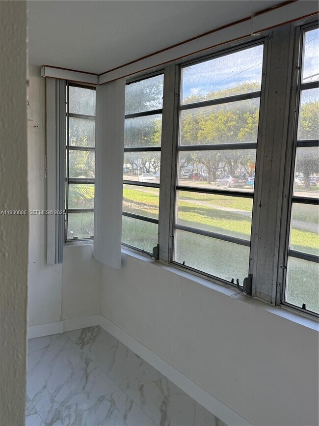 Photo - 1400 NE 191st St Unit 112