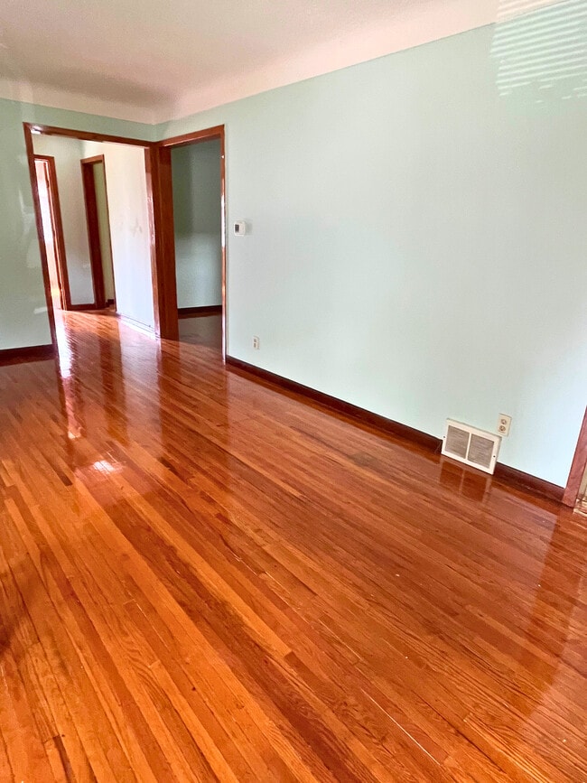 Building Photo - 1523 3rd St E Rental