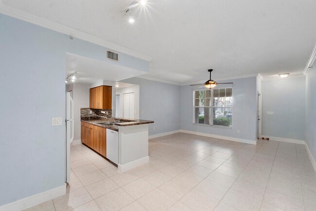 Photo - 5980 W Sample Rd Unidad 104