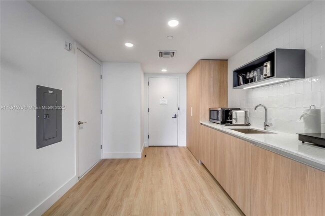 Photo - 601 NE 1st Ave
