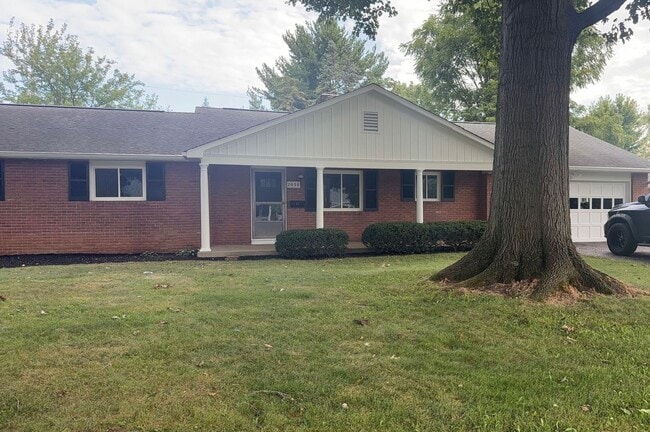 Building Photo - 2030 Chardon Rd