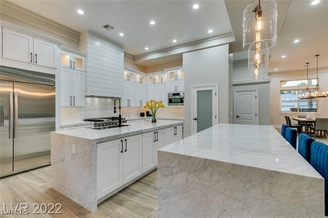 Photo - 794 Bolle Way