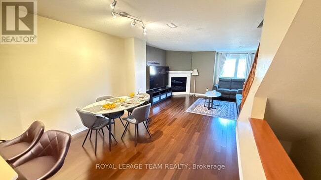 Photo - 390 Crownridge Dr