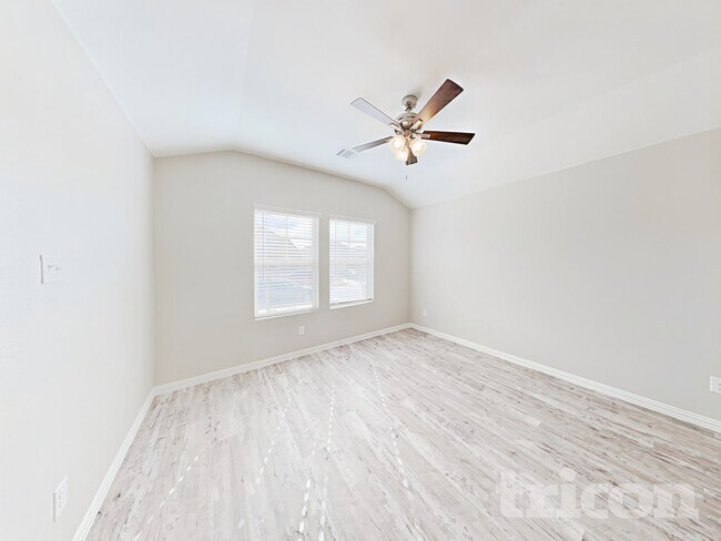 Photo - 275 Sunshine Ln