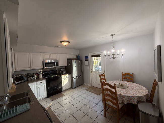 Photo - 208 Tanglewood Ave