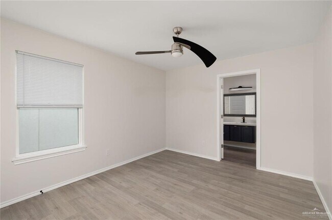 12 B W St