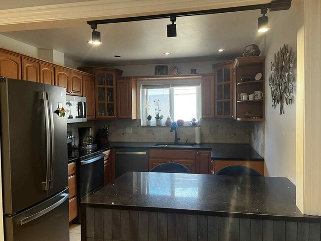 Building Photo - 1354 E Washington St Unit 302