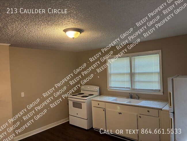 Photo - 213 Caulder Cir