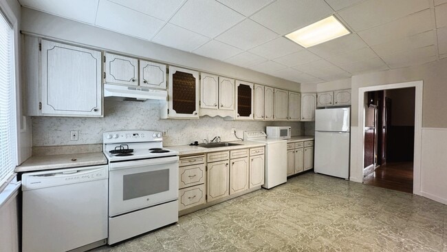Building Photo - 797 Cambridge St Unit 1