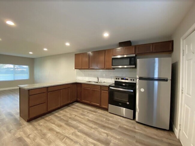 823 E Bellevue Rd
