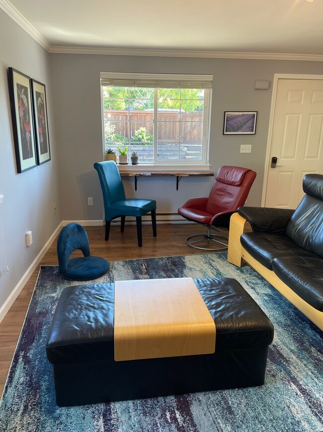 Photo - 317 E 13th St