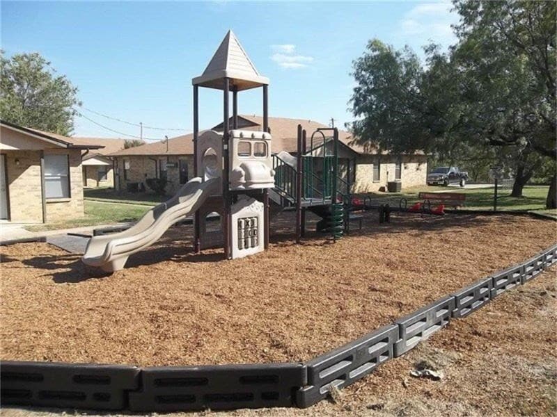 Photo - 500 W Sadosa St