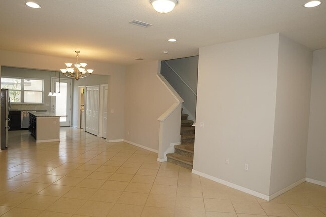 Photo - 5151 Caspian St