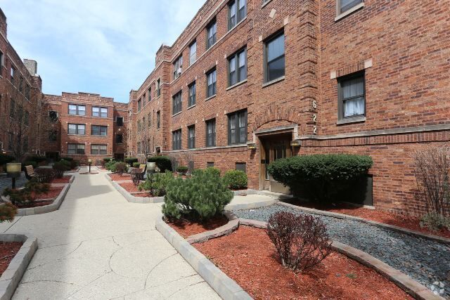 Building Photo - 625 W Cornelia Rental