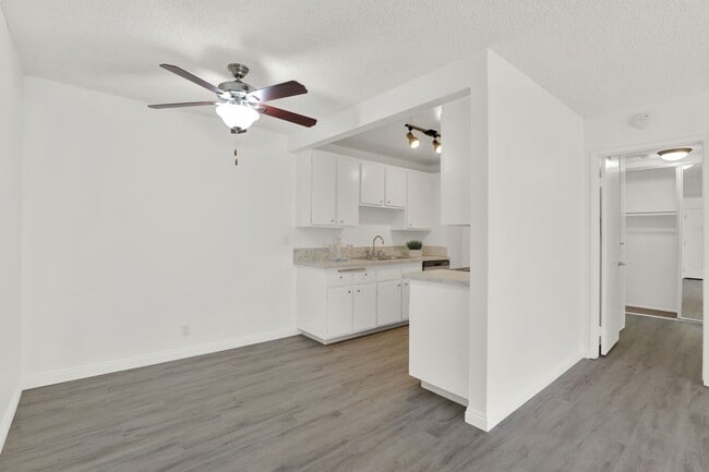1 bedroom entry area
