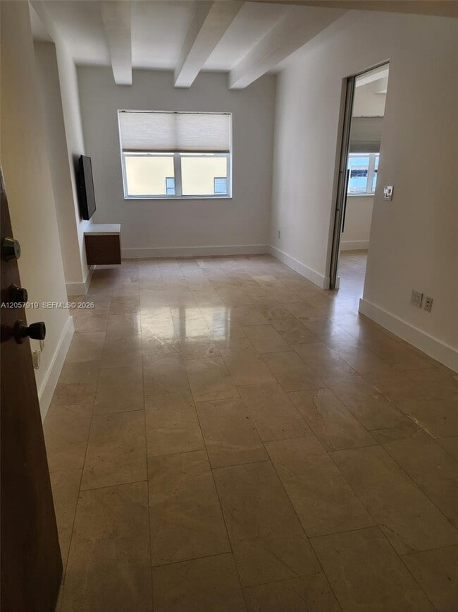 Building Photo - 1390 Ocean Dr Unit 402