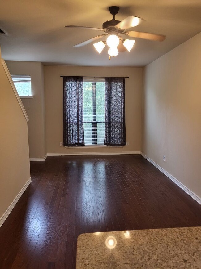 Photo - 122 E Nemo St