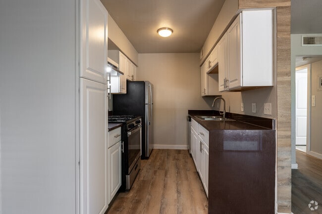 2 habitaciones, 1 baño - 850 pies cuadrados - Cocina - APEX Modern Living