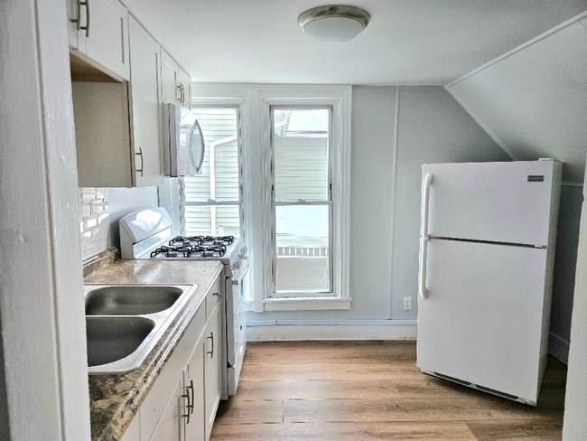 Photo - 25 Saltonstall St Unit Upstairs