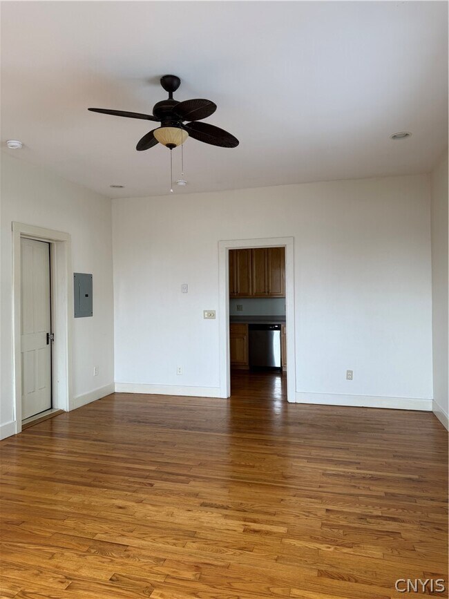 Photo - 137 S Peterboro St