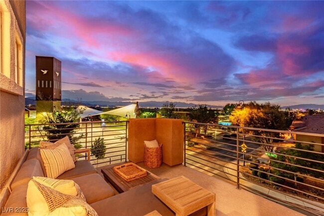 Photo - 3165 Via Como