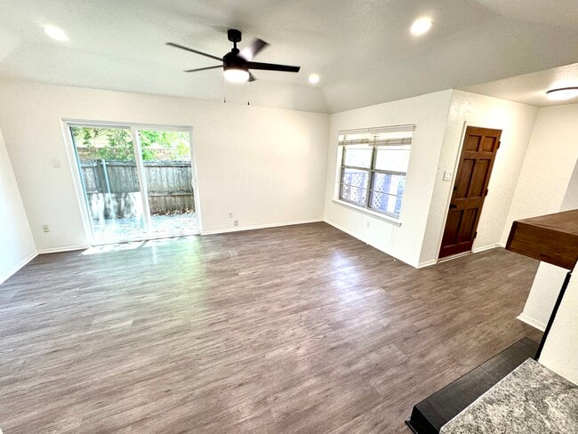 Photo - 9842 Camfield Ave