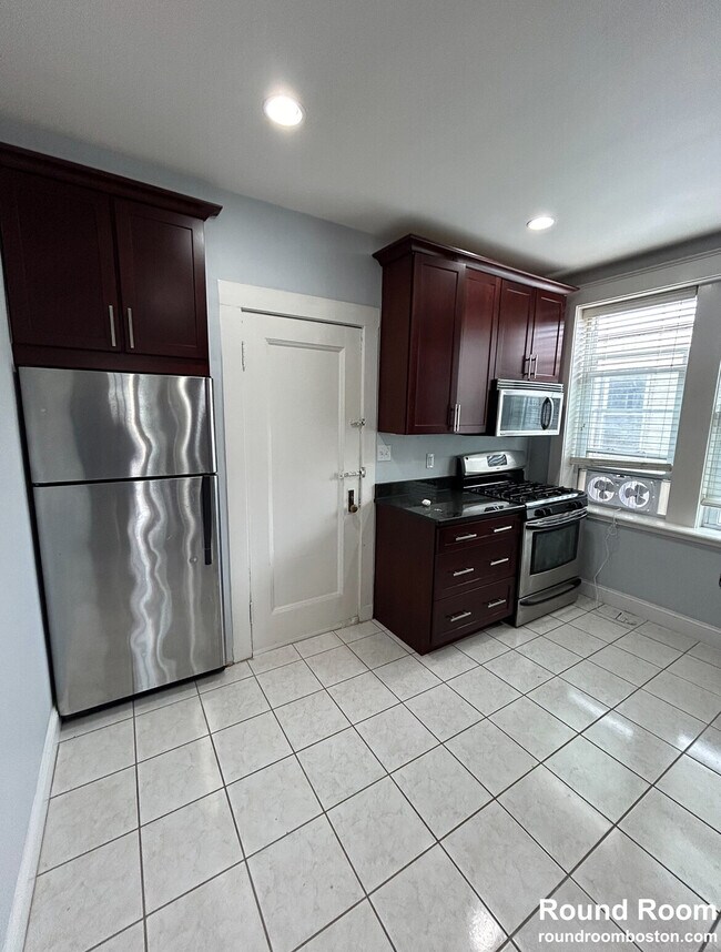 Photo - 2035 Commonwealth Ave