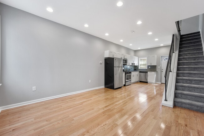 Photo - 1451 N Dover St