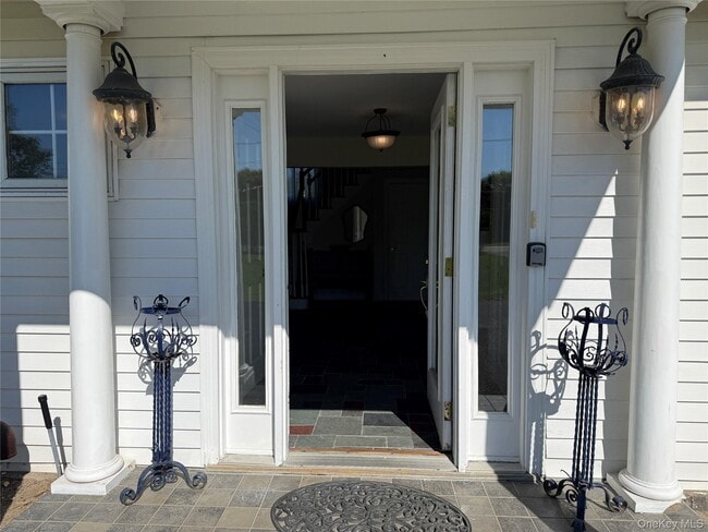 Photo - 250 Oneck Ln