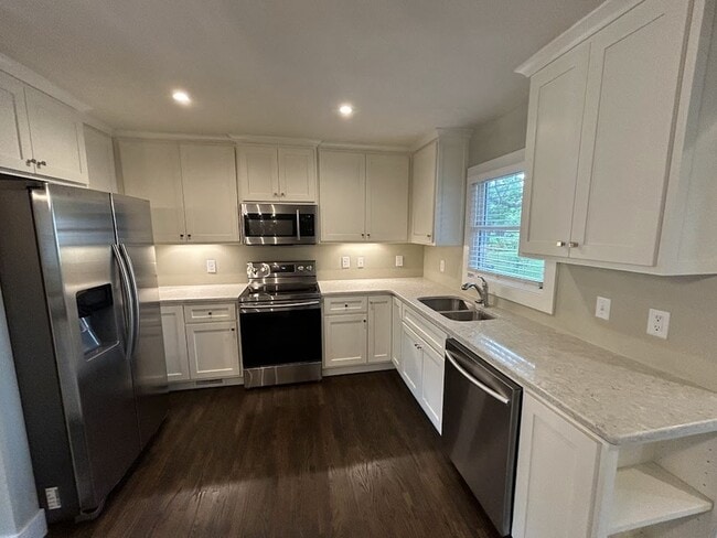 Photo - 1931 Stevens Dr NE