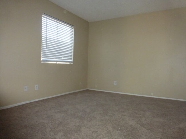 Photo - 700 W University Dr