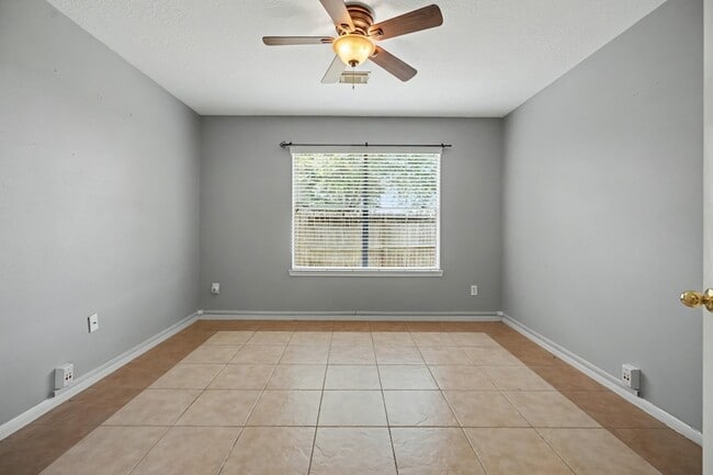 526 Oak Briar Dr