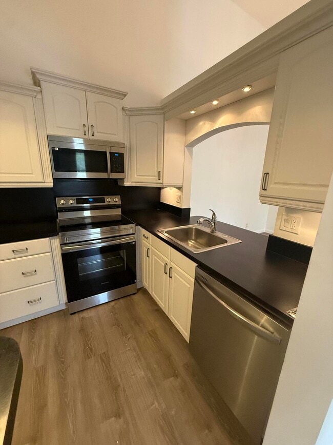 Building Photo - 6342 Chasewood Dr Unit E