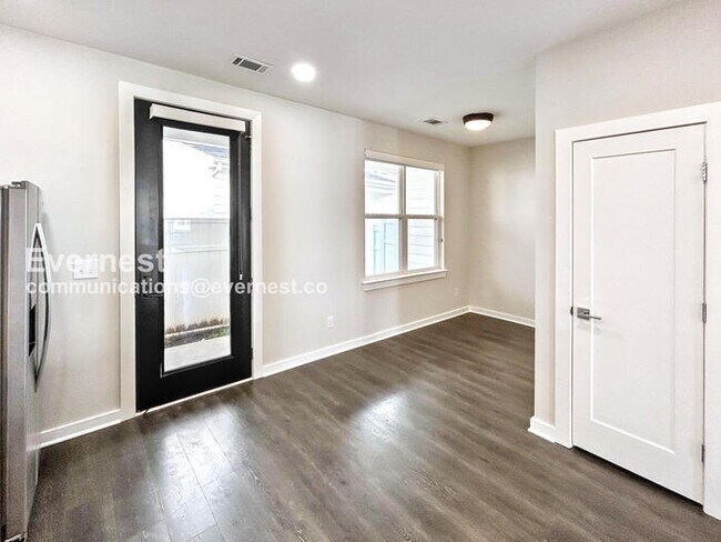 Photo - 301 Jeffries Wy