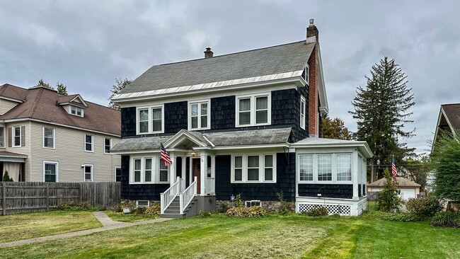 Photo - 106 Maple St