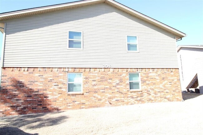 Building Photo - 304 Chalmette Dr Unit B Rental