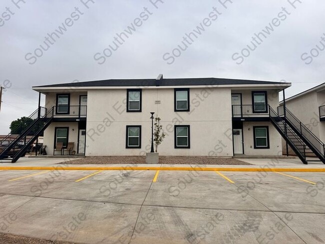 Building Photo - ALL BILLS PAID! Modern 2 bed 2 bath Rental