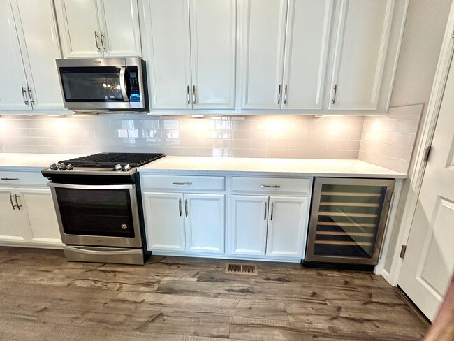 Photo - Better Than New! Stunning 4-year old Home Corner End-Unit with High-End Finishes