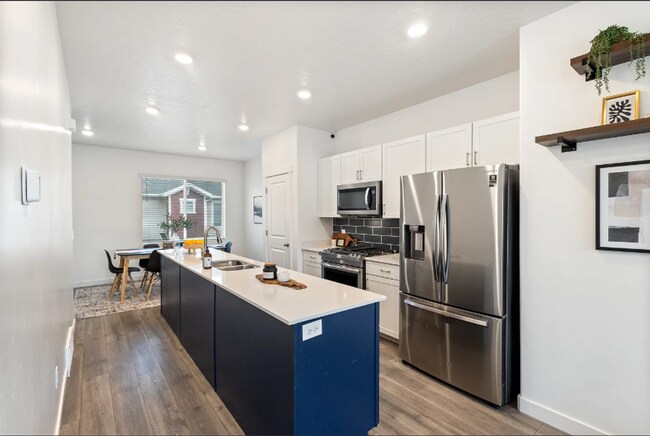 Photo - 3 Bed/3 Bath Townhouse in Saratoga Springs