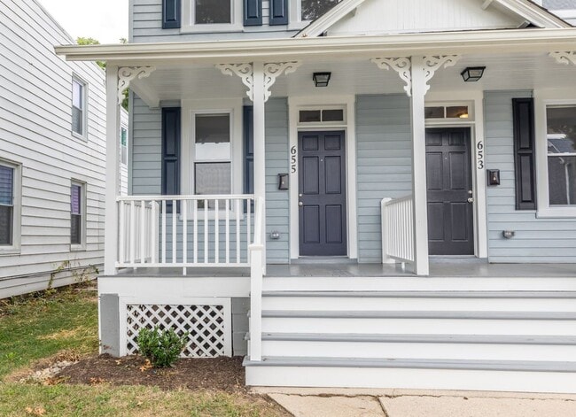 Building Photo - 655 Bourbon St