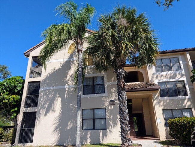 Building Photo - Charming 1 Bedroom / 1 Bathroom Condo – Pompano Beach