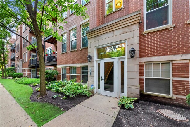 Building Photo - 301 W Goethe St Rental