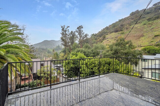 9848 Portola Dr
